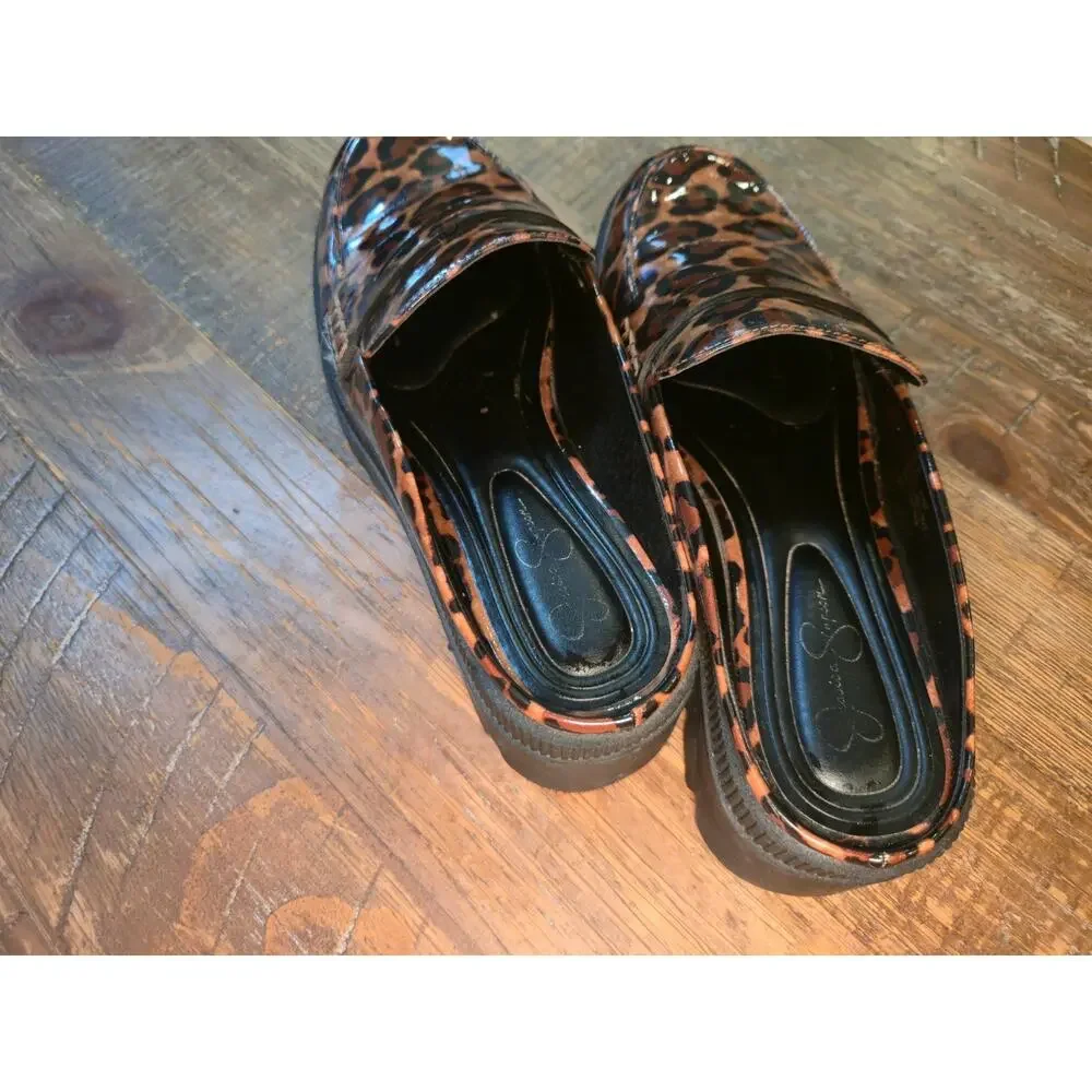 Jessica Simpson ships faux